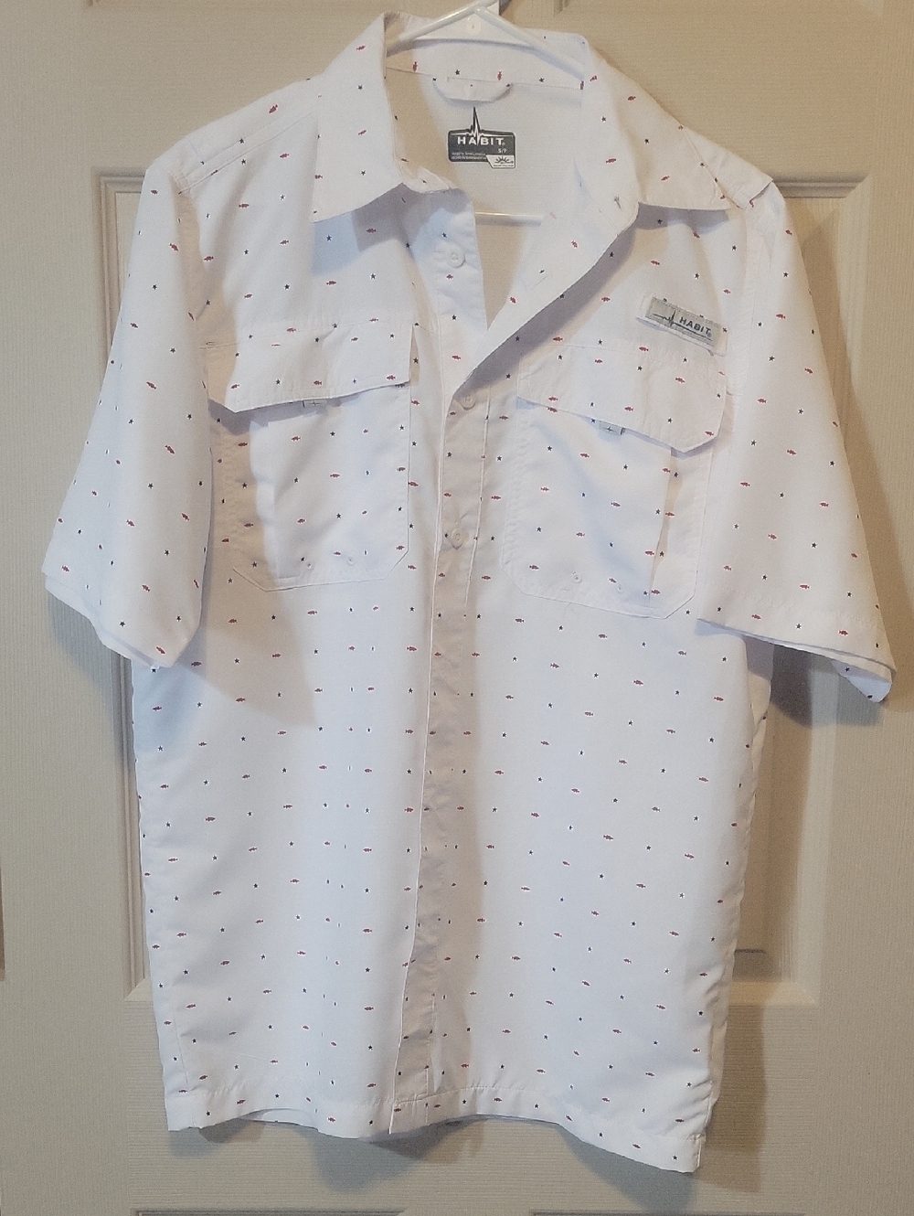 Habit Men's White Short-Sleeve Button-Down Shirt with Stars And Fish Print